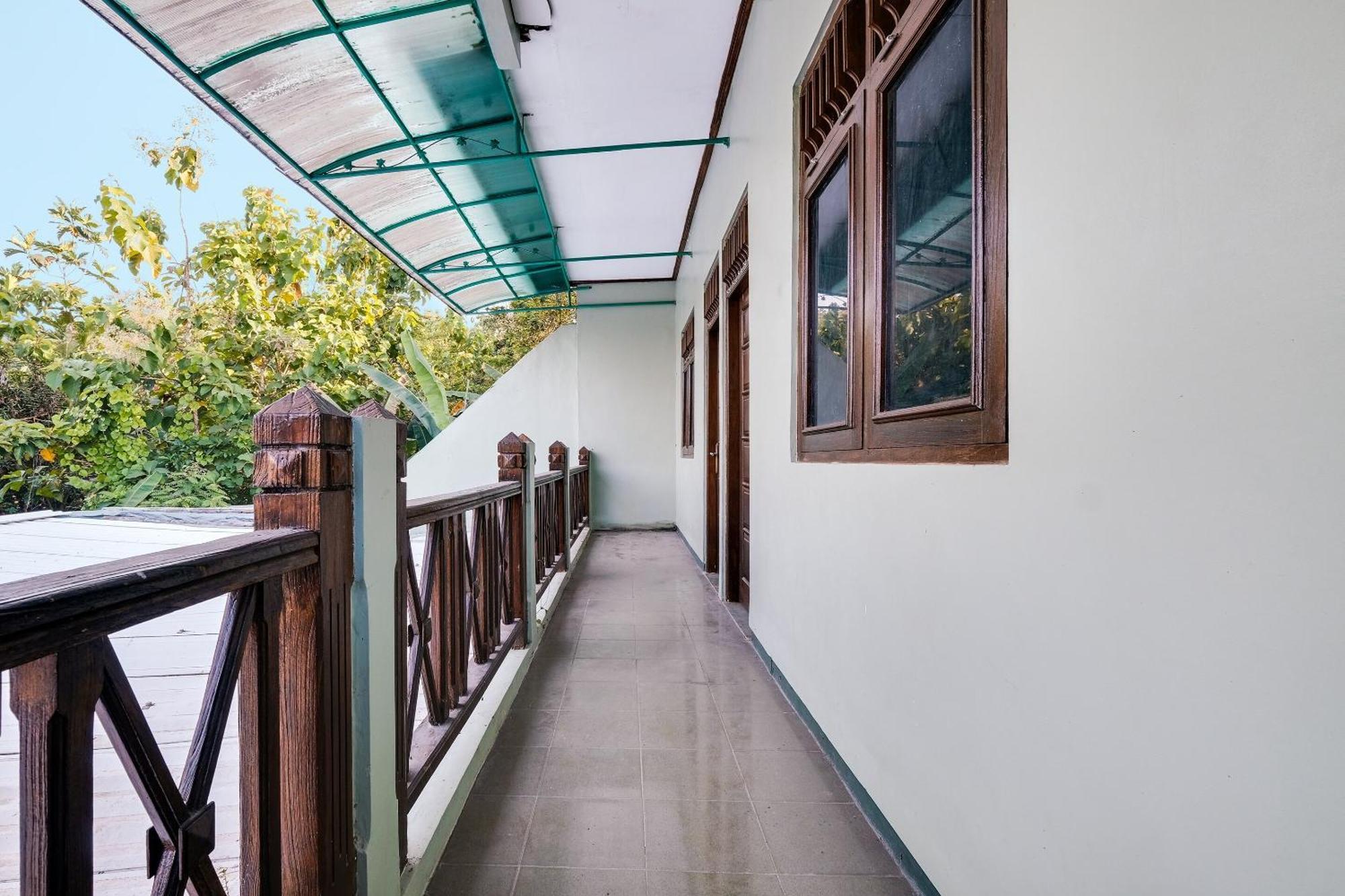 Spot On 92068 Pudja Kesuma Syariah 2* Yogyakarta