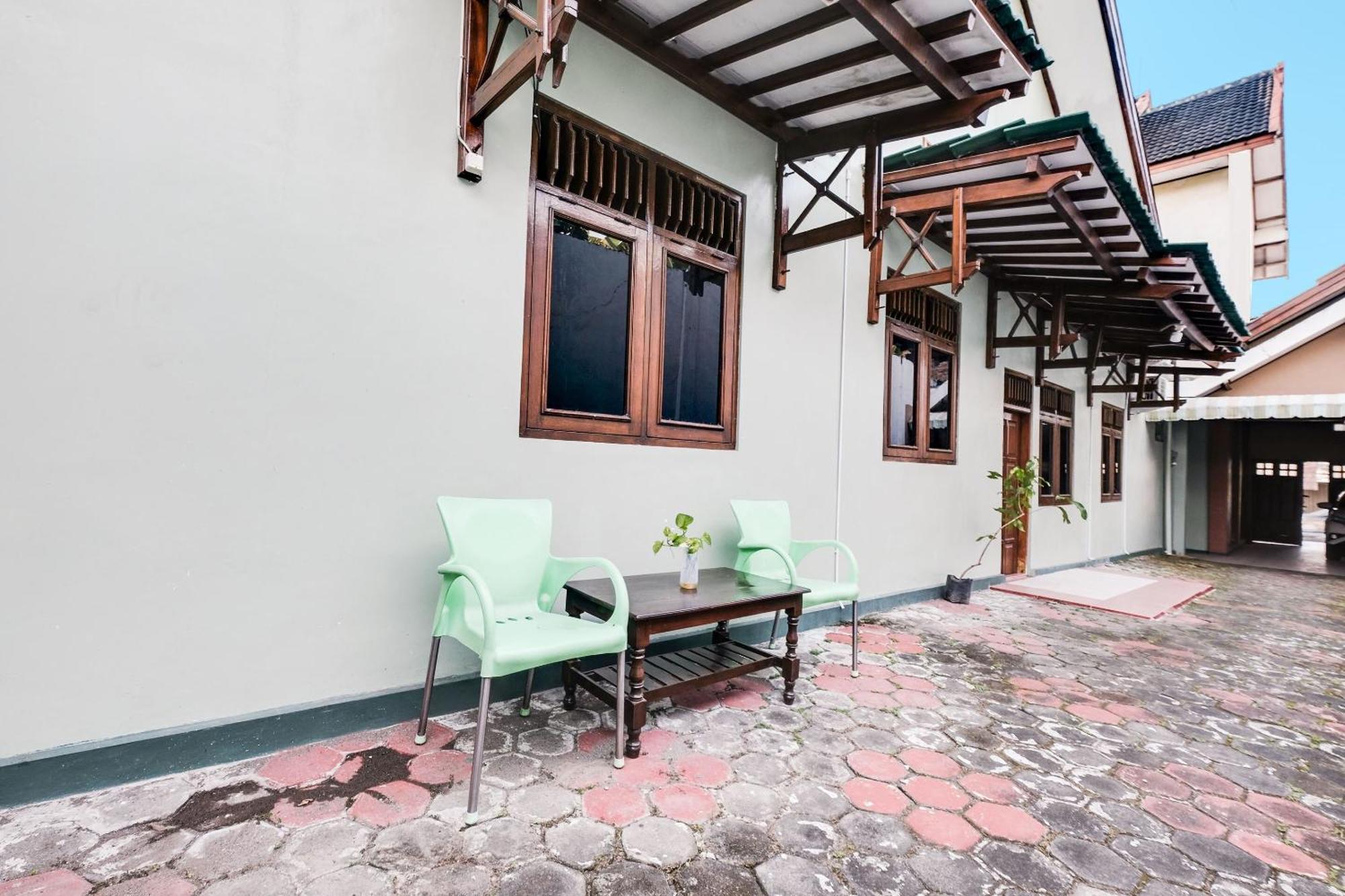 Spot On 92068 Pudja Kesuma Syariah 2* Yogyakarta